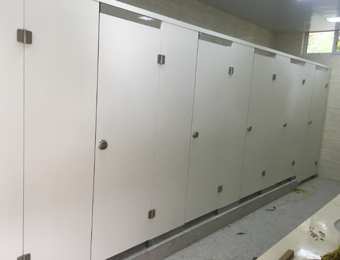 南湖区公共卫生间隔断门的开门方式有何讲究