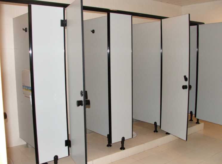 南湖区卫生间隔断厂家-卫生间玻璃隔断都有哪些需要注意的